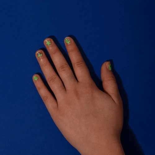 pegatinas para uñas que se ven en la oscuridad