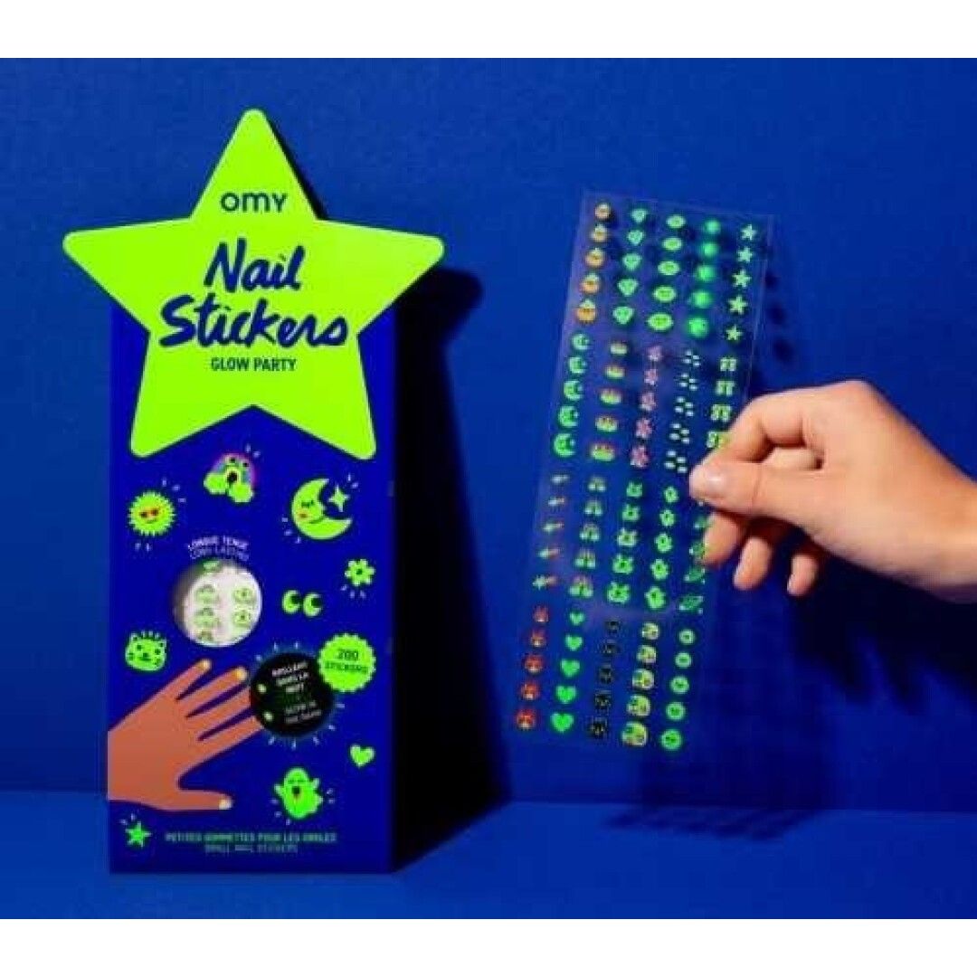 pegatinas uñas brillan oscuridad